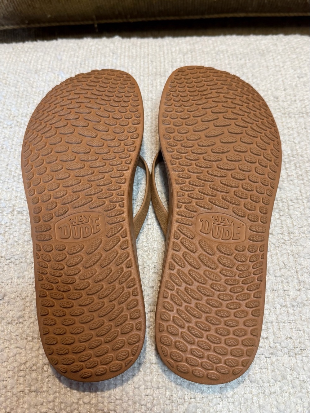 HEY DUDE Women’s Maui Breeze Flip Size 10 in Tan - Picture 4 of 4